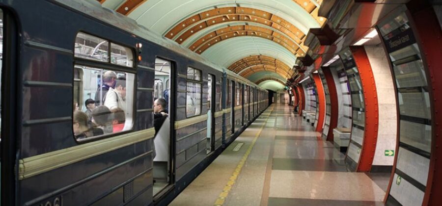 В Санкт-Петербурге на одной из станций метро производится ремонт